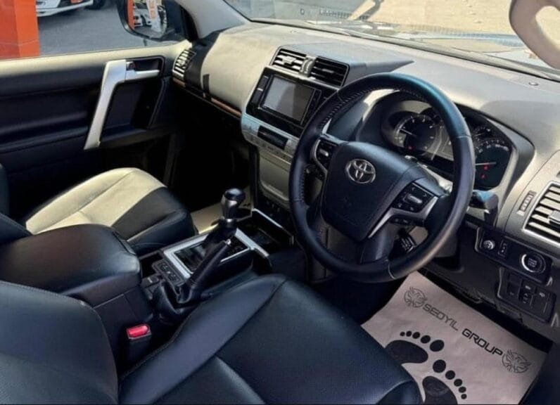 Toyota Land Cruiser Prado 2023