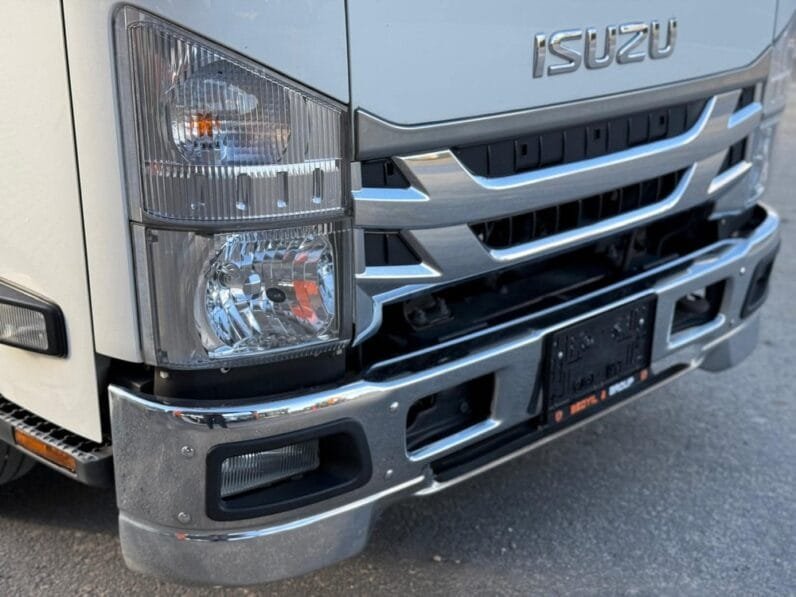 Isuzu Elf 2017