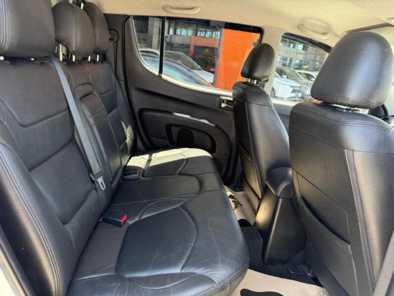Mitsubishi L 200 2015