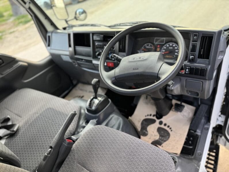 Isuzu Elf 2018