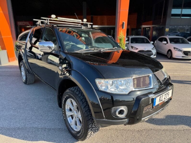 Mitsubishi L 200 2011