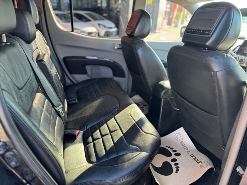 Mitsubishi L 200 2011