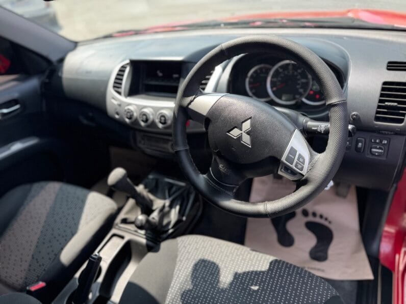 Mitsubishi L 200 2015