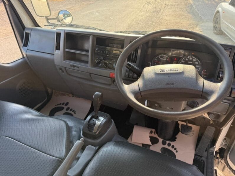 Isuzu Elf 2019