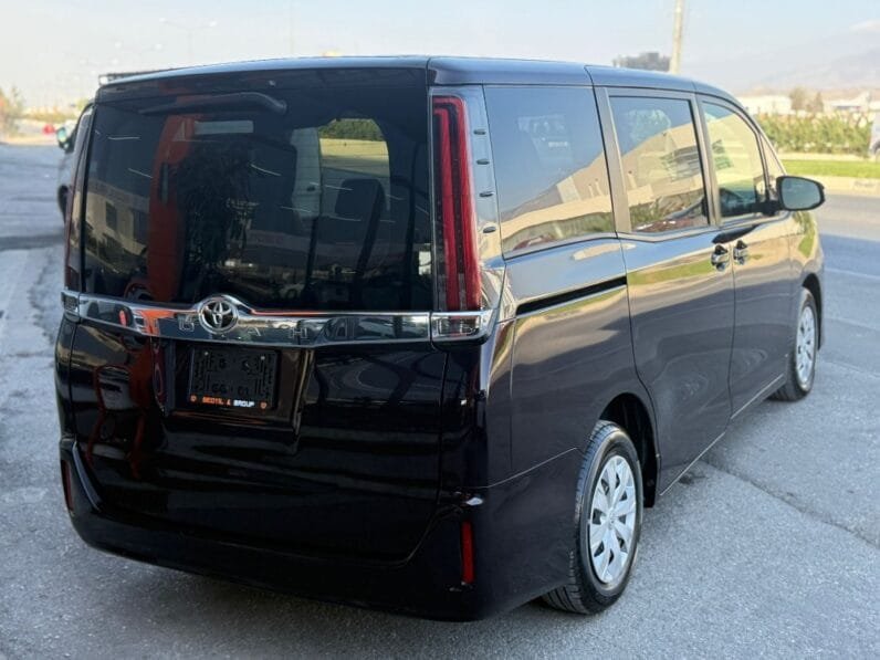 Toyota Noah 2021