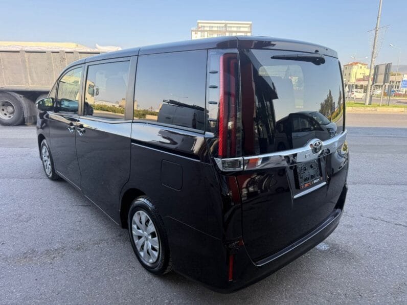 Toyota Noah 2021